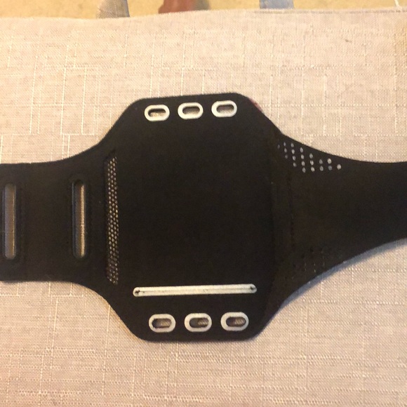 Workout Arm Band with Phone Slot - Picture 4 of 4
